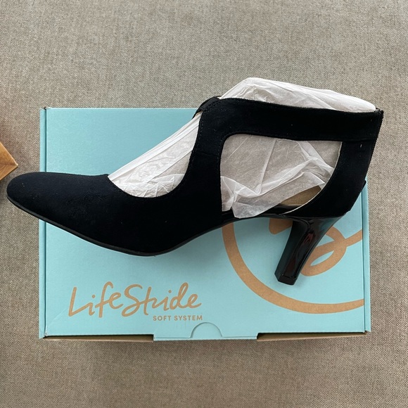 Life Stride Shoes - ⭐️Brand New⭐️ Never worn black suede shoe size 8.5 with 2.5” patent leather heel